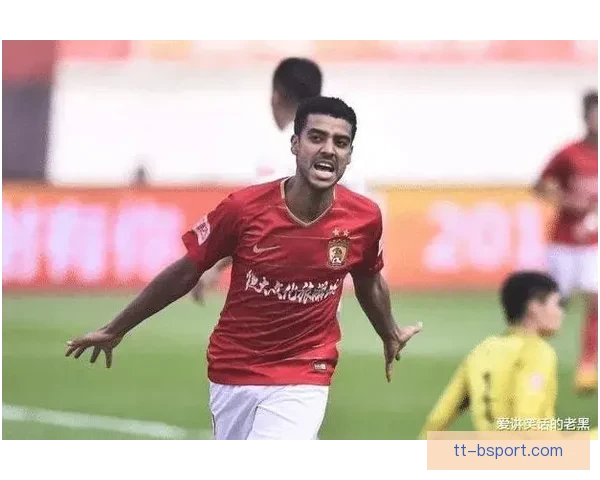 中国男足迎归化球员阿兰回归阵容备战关键赛事