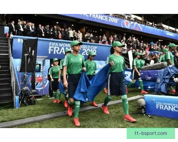 围绕世界杯官方发布世界杯在校园推广全面点燃青少年足球梦想