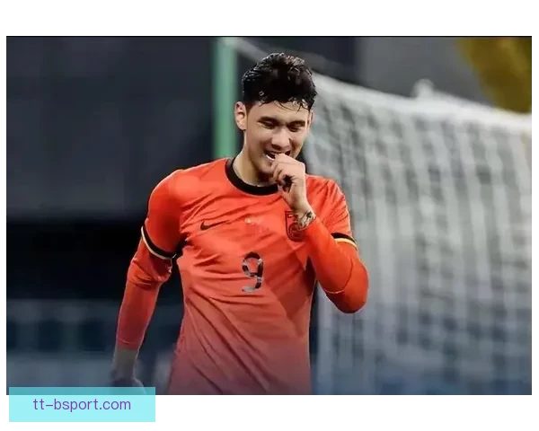 拜合拉木在深圳艺术舞台崭露头角引领青年创作新风潮